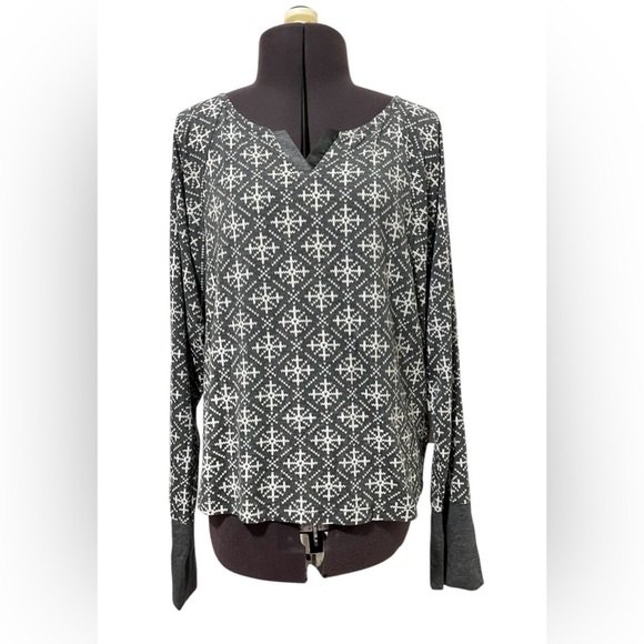 Love by GAP Gray/White Snowflake Patterned Pajama Top Size S - Picture 1 of 10